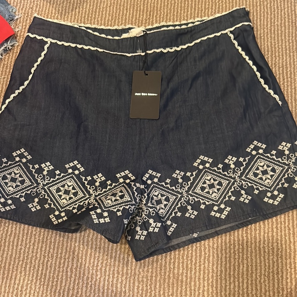 NWT ANTHRO J.O.A. High Waist Blue and White Embroidered Shorts size large - Picture 3 of 10